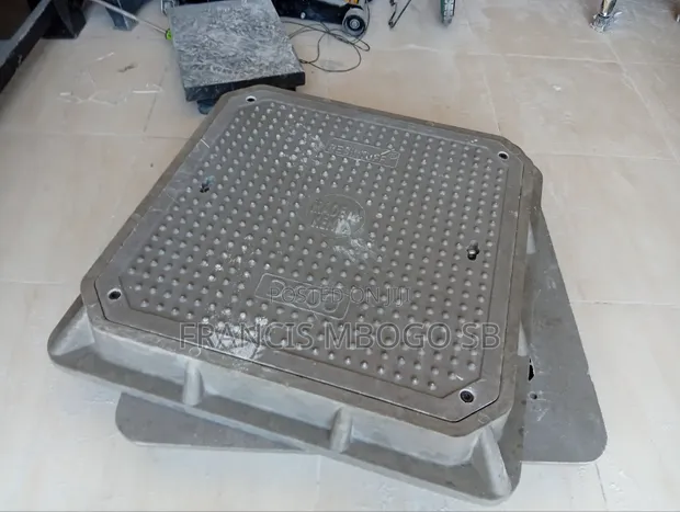 Reinforced Fibre Lockable Manhole Cover 600x600mm - 1