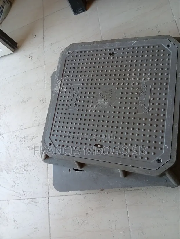 Lockable Reinforced Manhole Cover (Fibre 600x600mm) - 1
