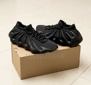 Viatu vya Yeezy 450 Nyeusi