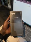 Samsung Galaxy Z Flip8 256GB Graphite - 1