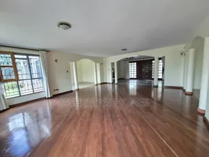 Nyumba ya Vyumba 5 na DSQ Runda - Inapangishwa
