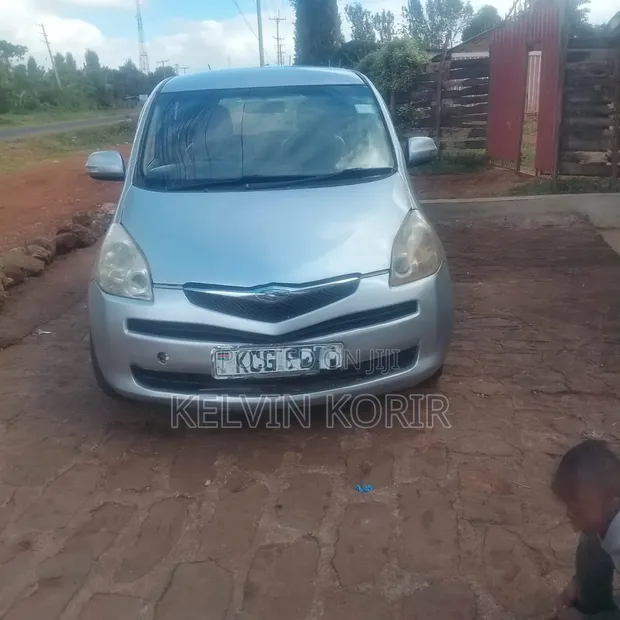 Toyota Ractis 1.3 FWD 2008 Silver - 1