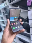 Samsung Galaxy Z Flip7 256GB Nyeusi - 3
