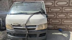 Toyota Hiace 7L Nosecut