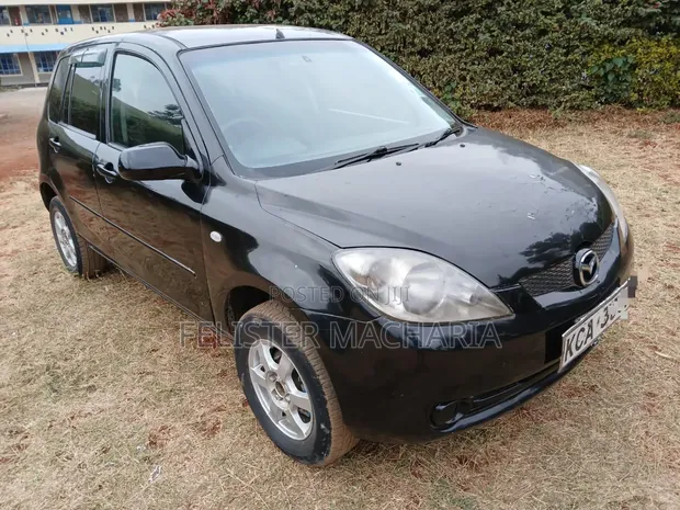 Mazda Demio 2010 Nyeusi - 1