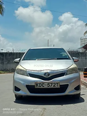 Toyota Vitz 2014 Nyeupe