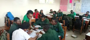 Mwalimu wa Biology na Chemistry (Sehemu ya Saa Mtandaoni)