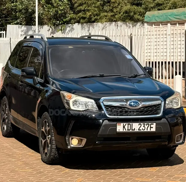 Subaru Forester 2015 Nyeusi - 1