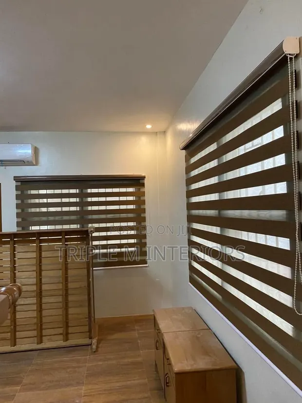 Matibabu ya Dirisha ya Kampuni - Zebra Roller Blinds - 1