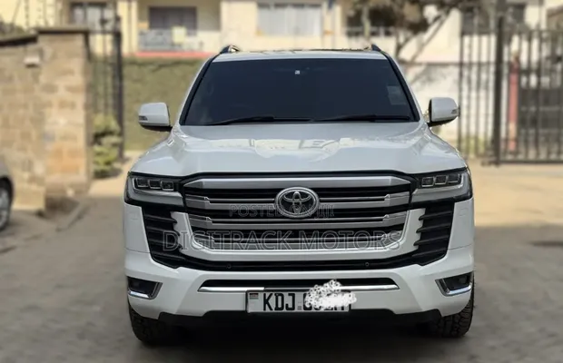Toyota Land Cruiser V8 2014 White - 1