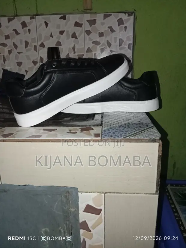 Viatu vya Boss vya Wanaume vya Ngozi Nyeusi - Size 42 - 1