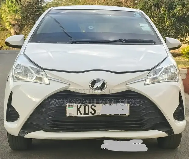 Toyota Vitz 2017 Nyeupe - 1