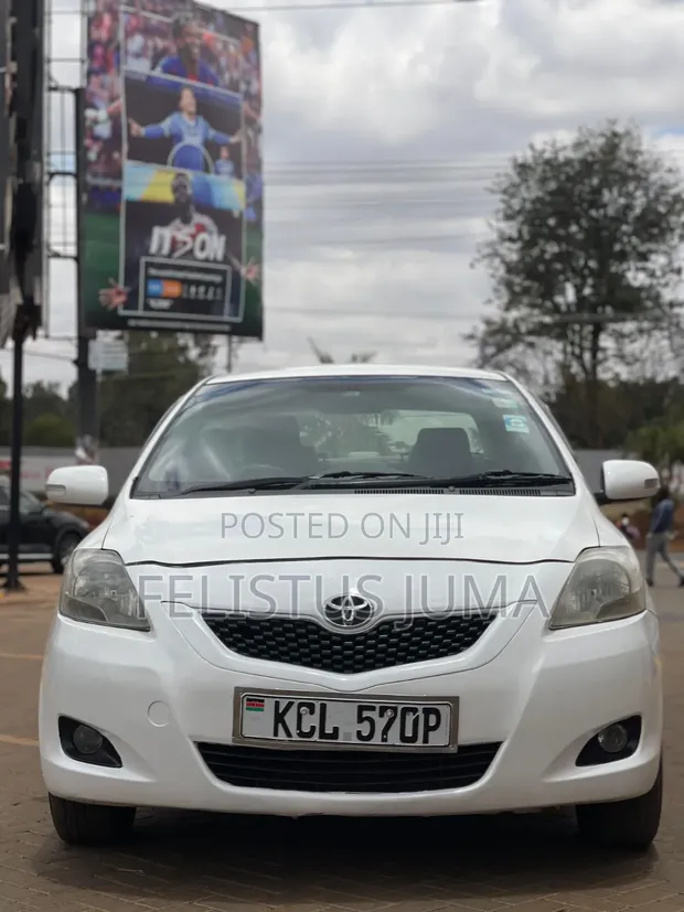 Toyota Belta 2010 - 1