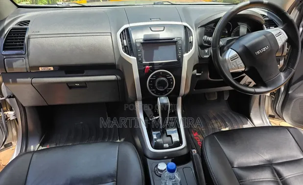 Isuzu MU-X 2021 Silver - 1