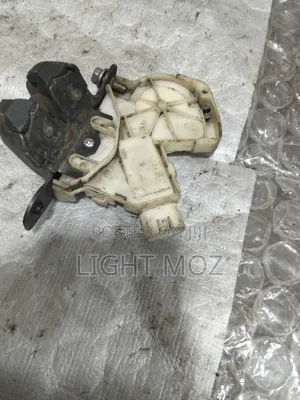 Toyota Land Cruiser 100 Series Boot Lock