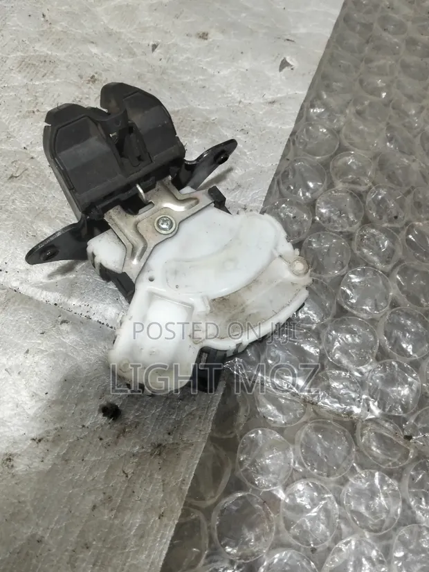 Mazda Demio Bootlock - 1