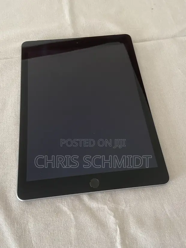 Apple iPad 9.7" (5th Gen) 128GB Gray - 1