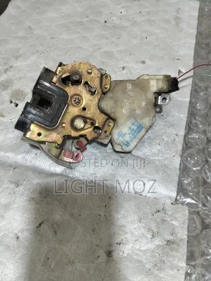 Nissan Door Lock - Used