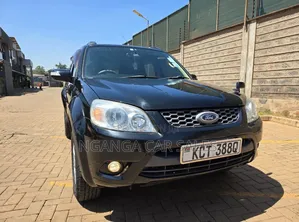 Ford Escape 2011 Nyeusi