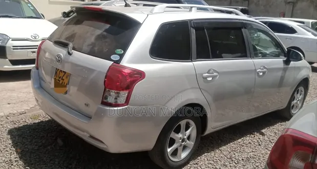 Toyota Corolla Fielder 2013 Nyeupe - 1