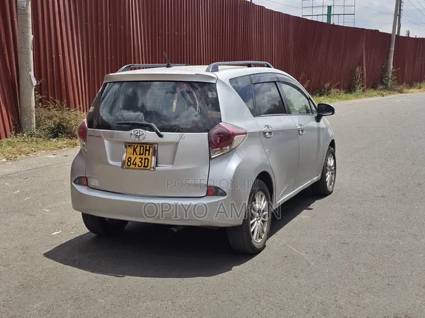 Toyota Ractis 2014 Silver - 1