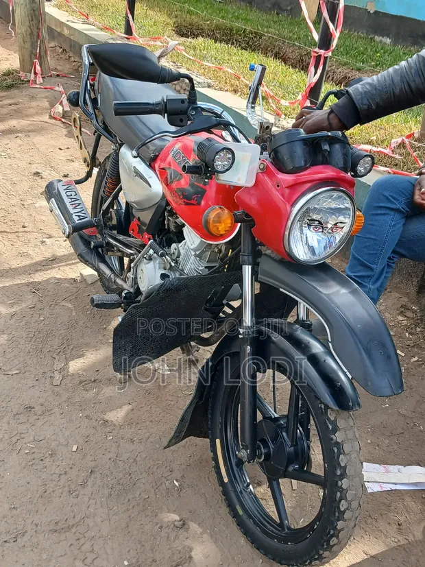 Bajaj Boxer 125 2025 Red - 1