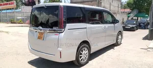 Toyota Noah 2.0 FWD (Viti 7) 2020 Silver