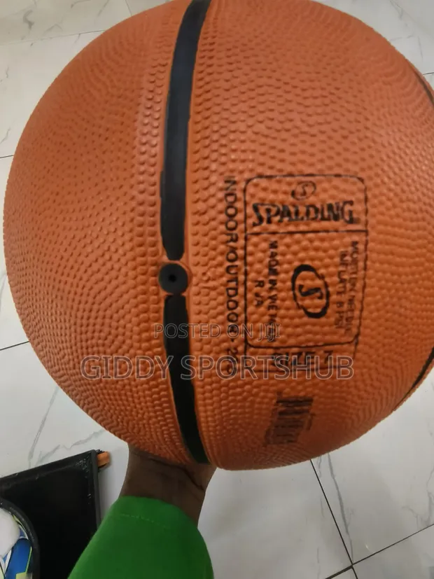 Spalding Varsity TF-150 Basketball - 1