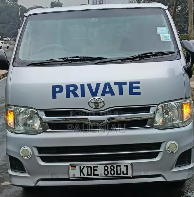 Toyota HiAce 2016 Silver - 1