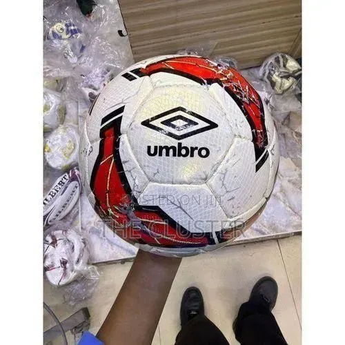 Mpira wa Kandanda wa Umbro Ukubwa wa 5 - 1
