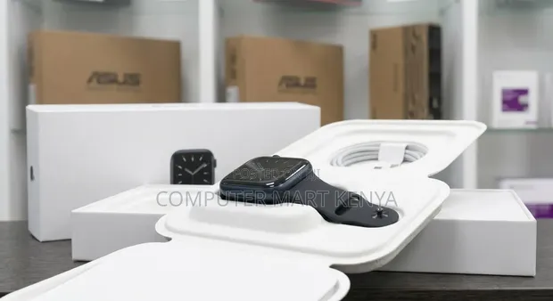 Apple Watch SE (2nd Gen) 44mm GPS - Midnight Aluminium - 1