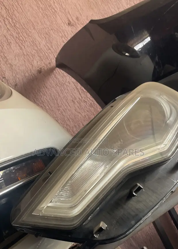 Audi A6 Headlight Kamili (Iliyo tumika) - 1