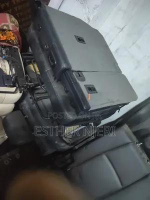 Kiti cha Tatu cha Toyota Land Cruiser Prado Manual