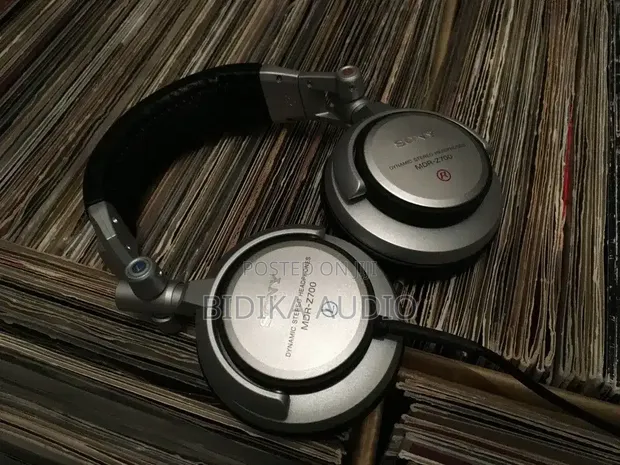 Sony MDR-Z700DJ Professional Monitor DJ Headphones - 1