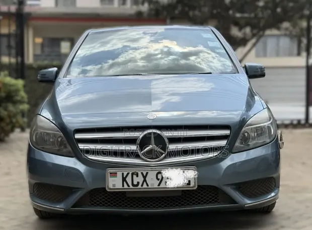 Mercedes-Benz B180 2012 Blue - 1