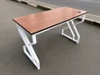 Kikao cha Kisasa cha Ofisi - Mbao Juu, Miguu Nyeupe ya Z-Frame - 2