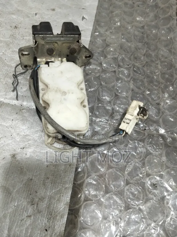 Suzuki Liana Bootlock - 1