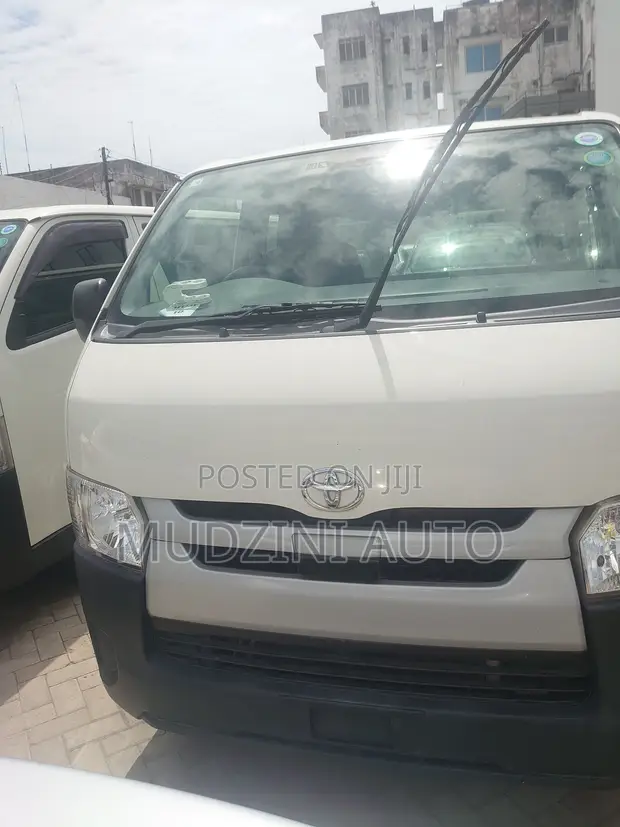 Toyota HiAce 2019 - 1