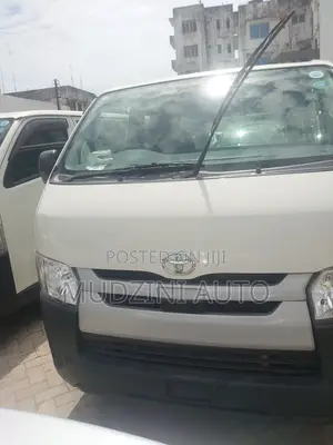 Toyota HiAce 2019