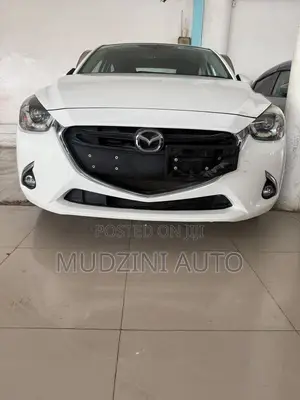 Mazda Demio 2018 Nyeupe