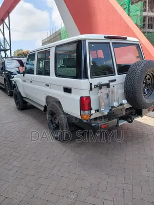 Toyota Land Cruiser 2020 Nyeupe