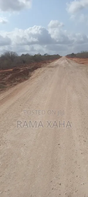 Eneo la Eka 100 kwa Ajili ya Kuuzwa Bombi