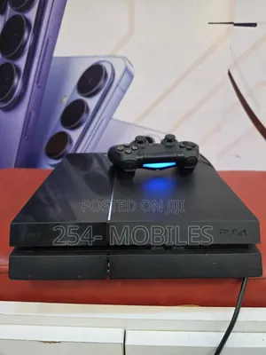 Sony PS4 Standard 500GB - Pre-Owned with Controller