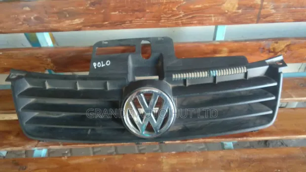 Grill ya Volkswagen Polo (Iliyotumika) - 1