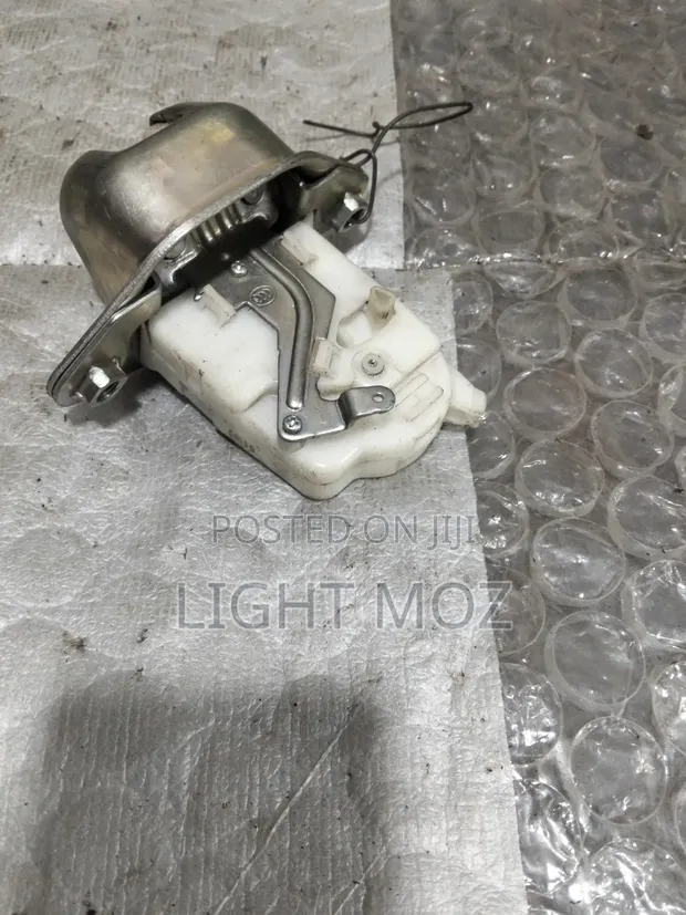 Subaru Forester Bootlock - 1