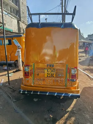 TVS 2022 Three-Wheeler - Yellow