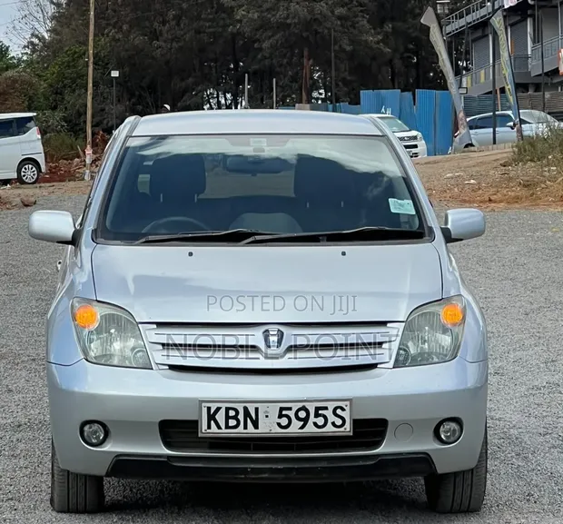 Toyota IST 2003 Silver - 1