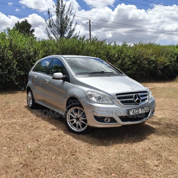 Mercedes-Benz B-Class 2012 Nyeusi - 1