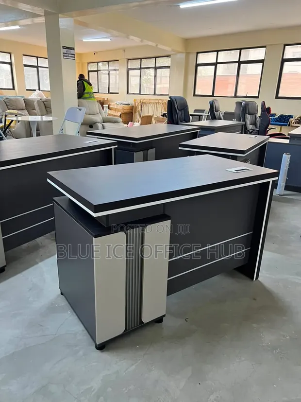 Modern Executive Office Desk - Black Manager Workstation - 1