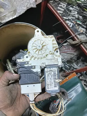Volkswagen Golf Mk5/Mk6 Winder Motor